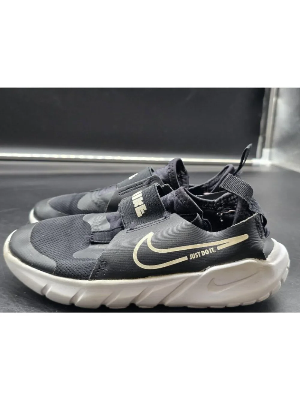 Nike Flex Runner 2 Shoes Kids Size 1 Slip On Running Sneakers DJ6040-002 Damage
